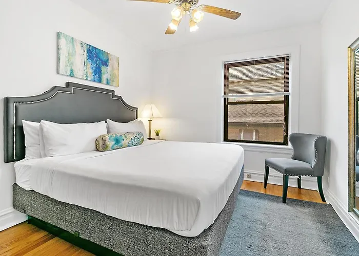 Apartment Furnished 1br With Natural Light & King Beds - Larchmont Rep *