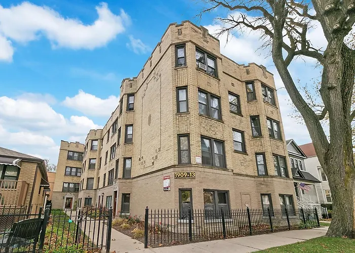 Apartment Furnished 1br With Natural Light & King Beds - Larchmont Rep Chicago