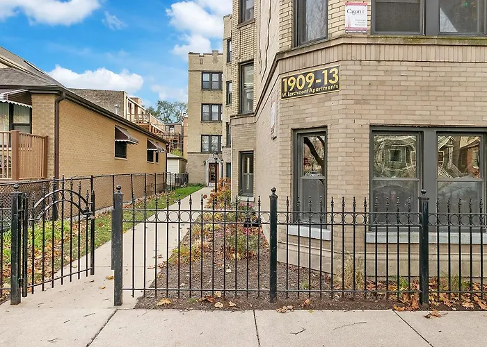 Furnished 1br With Natural Light & King Beds - Larchmont Rep Apartment *